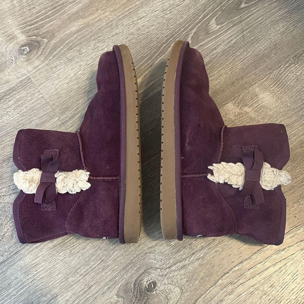 Koolaburra by UGG Purple Suede Bow Short Boots 1117810 Womens 6.5 Youth 5‎